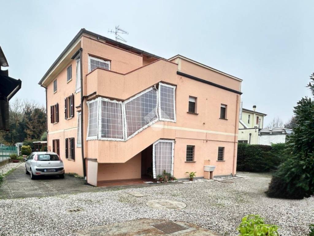 Appartamento a Molinella in Via Prov. Inferiore, 73 - Foto 2