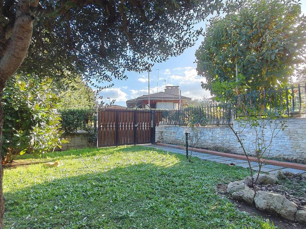 Villetta a schiera a Oriolo romano in Via 25 Aprile - Foto 3