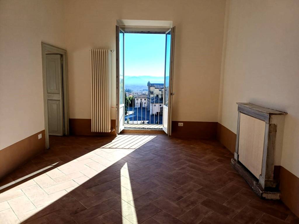 Appartamento a Caprarola in Viale Regina Margherita, 39 - Foto 2