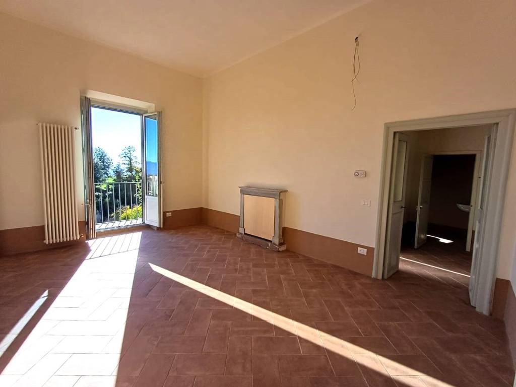 Appartamento a Caprarola in Viale Regina Margherita, 39 - Foto 3