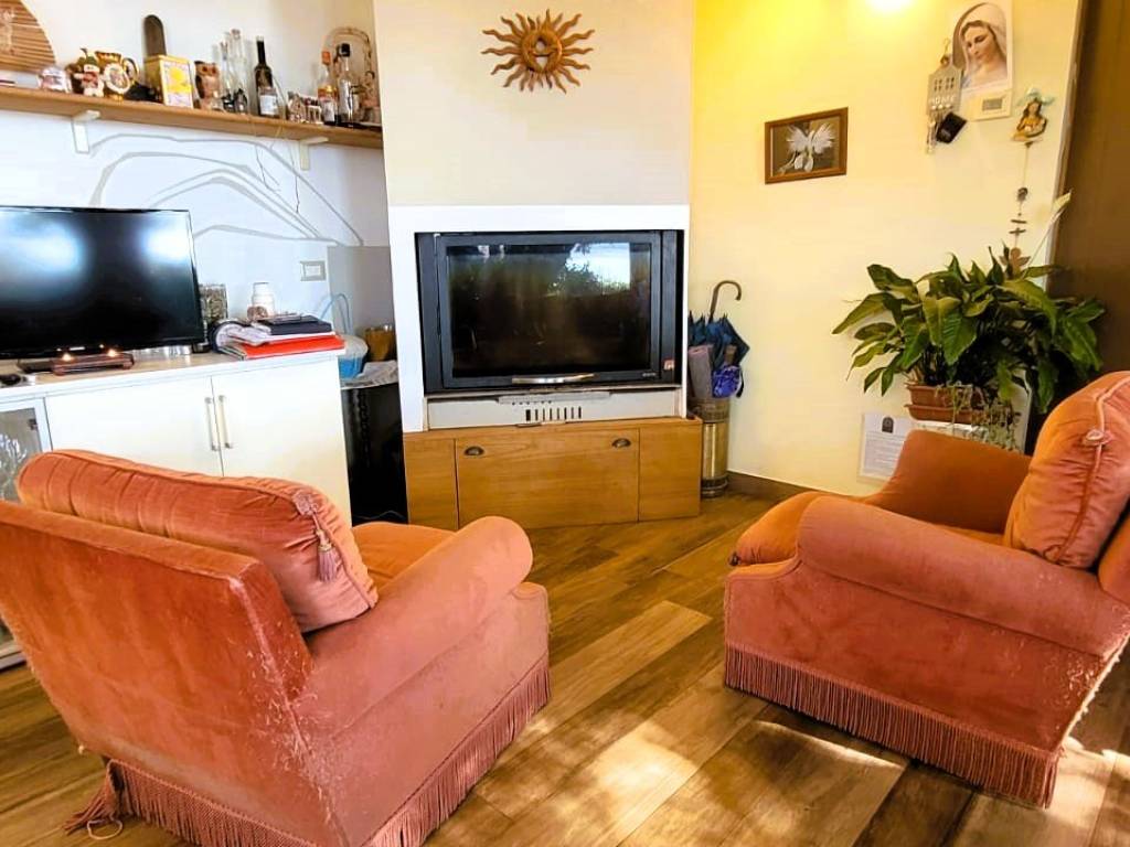 Villa a Caprarola in Strada Provinciale Lago di Vico - Foto 4