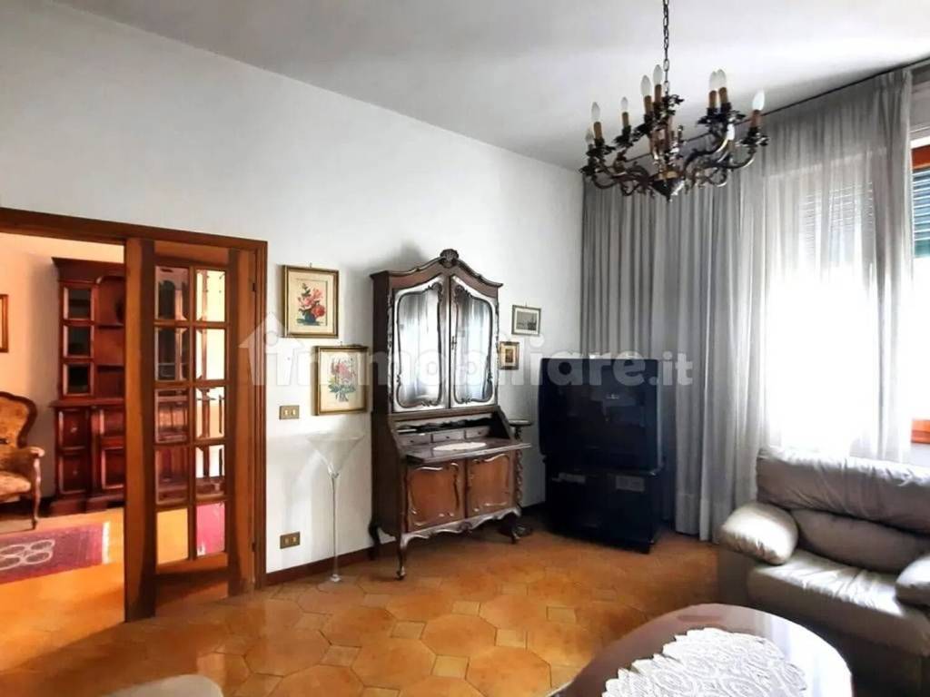 Villa a Prato in Viale Montegrappa No Number - Foto 2