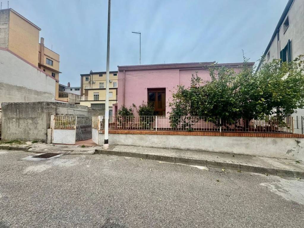 Villa a Macomer in Via G. Boccaccio, 5 - Foto 2