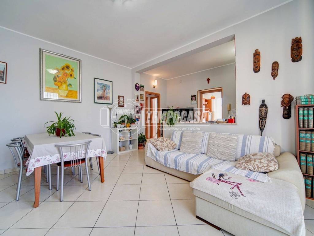 Villa a Besnate in Via Benvenuto Cellini 9 - Foto 3