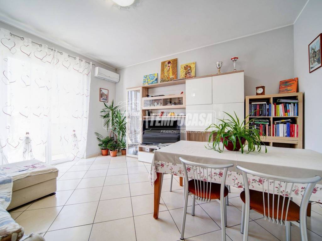Villa a Besnate in Via Benvenuto Cellini 9 - Foto 4