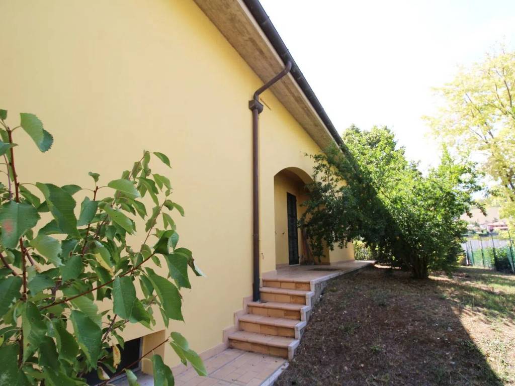 Villa a Fermignano in Via Dei Partigiani - Foto 2