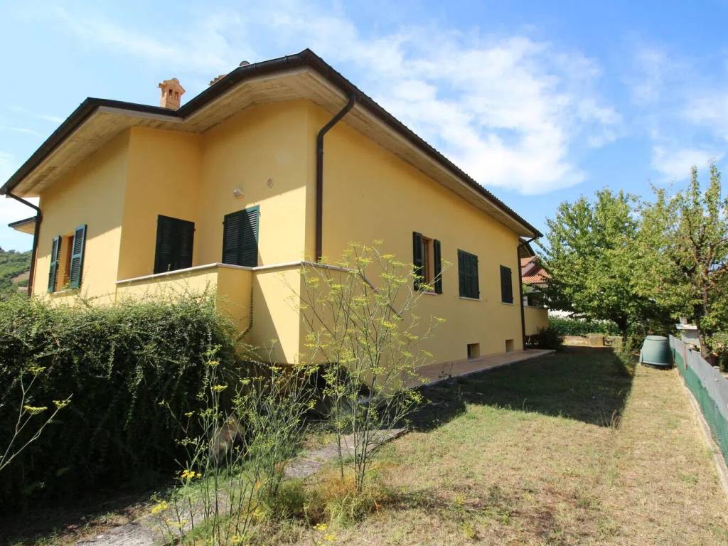 Villa a Fermignano in Via Dei Partigiani - Foto 3