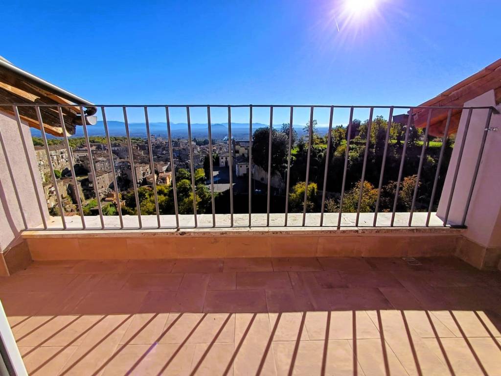 Appartamento a Caprarola in Viale Regina Margherita, 39 - Foto 2