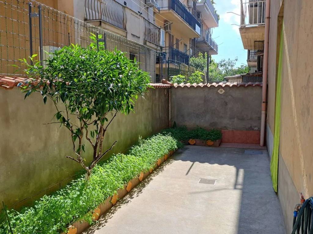 Box / garage a Caltagirone in Via Umberto Giordano No Number - Foto 2