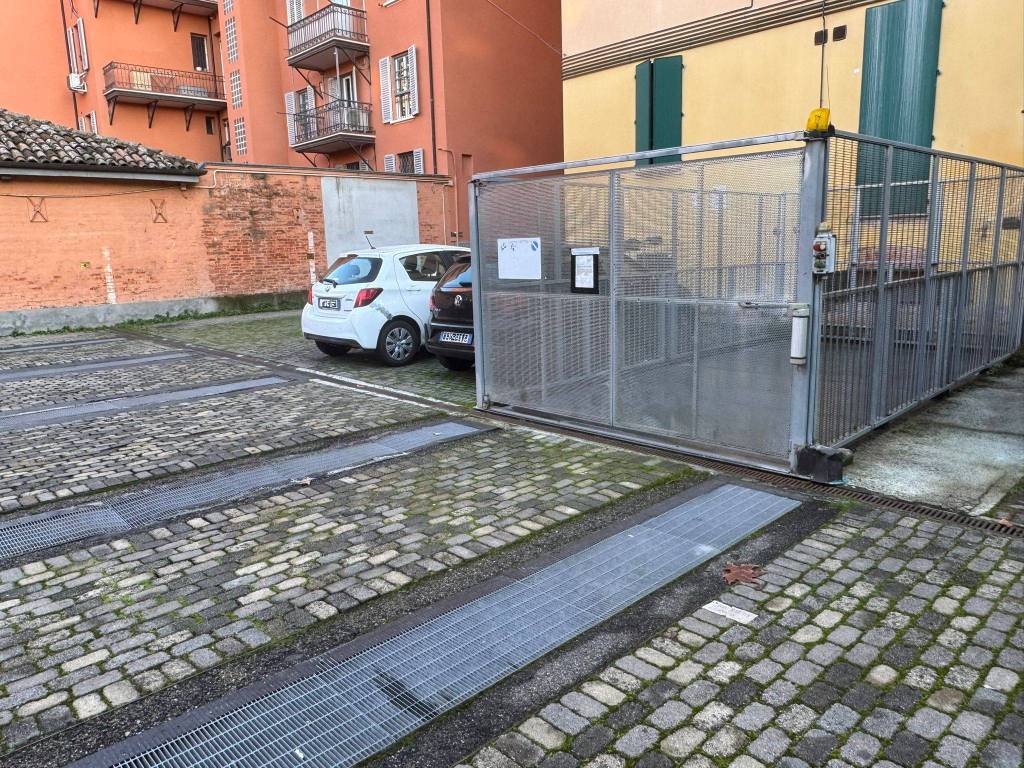 Box / garage a Bologna in Via Saragozza, 223 - Foto 3
