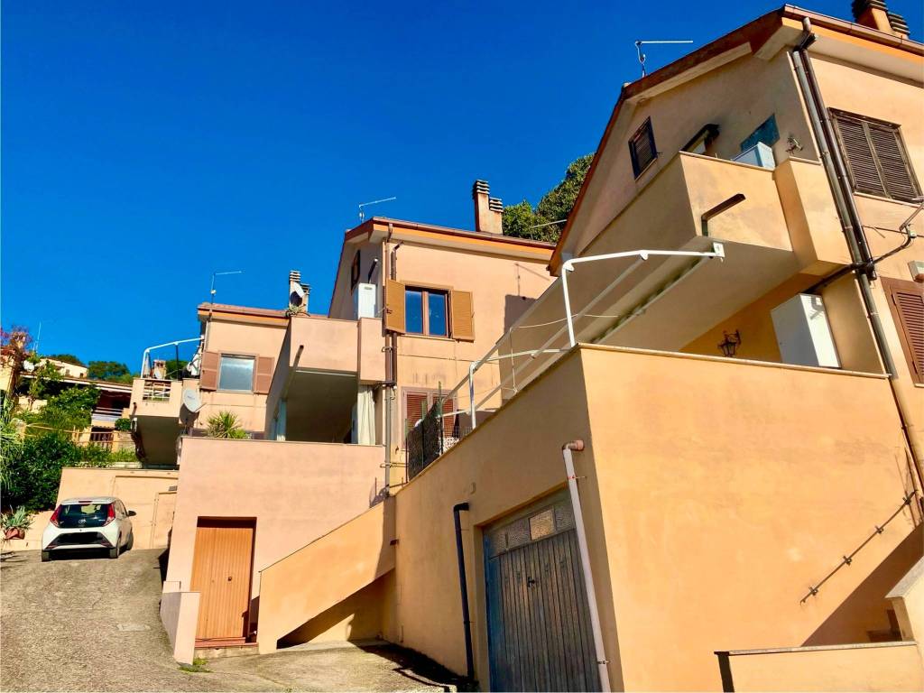 Villetta a schiera a Trevignano romano in Via Vigna Rosa, 3 - Foto 3
