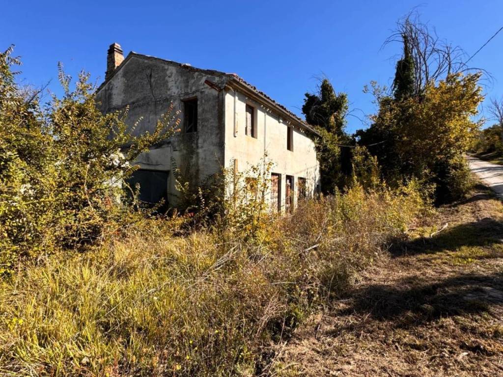 Casa indipendente a Montegiorgio in contrada boschetto - Foto 2