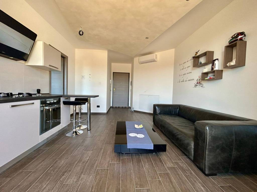 Appartamento a Cairate in VIA DE AMICIS, 43 - Foto 3