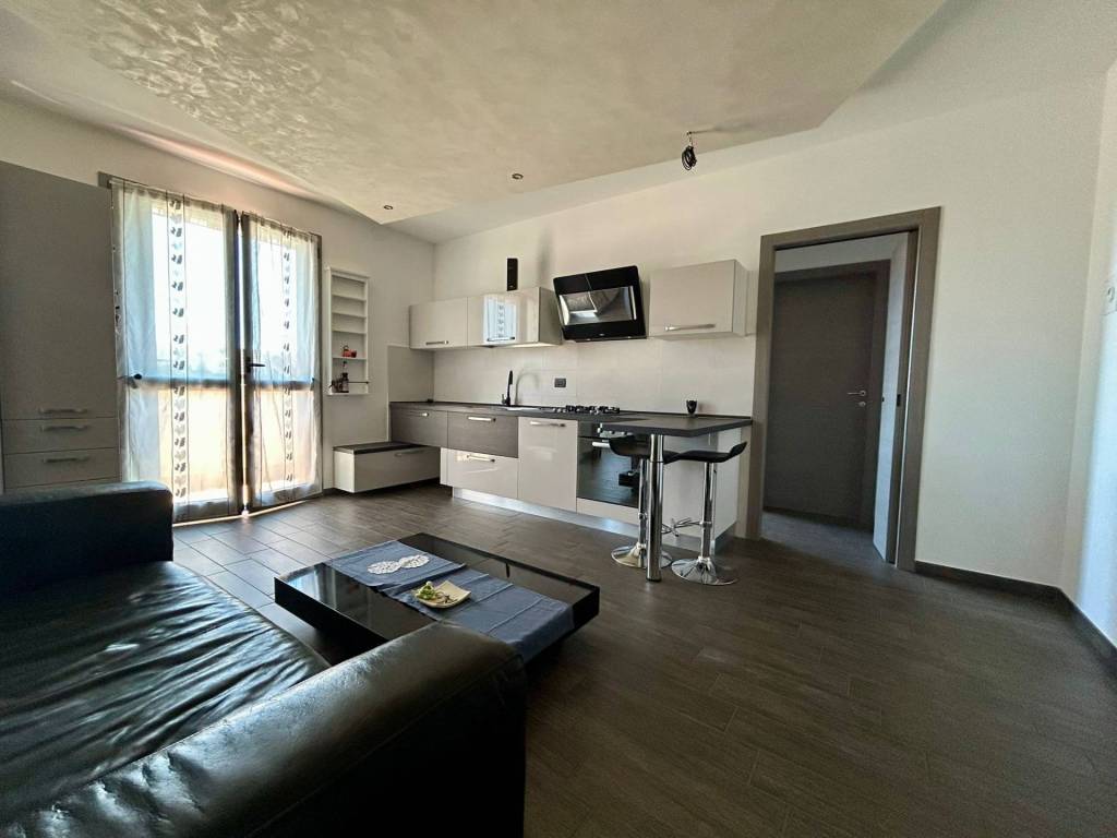 Appartamento a Cairate in VIA DE AMICIS, 43 - Foto 4