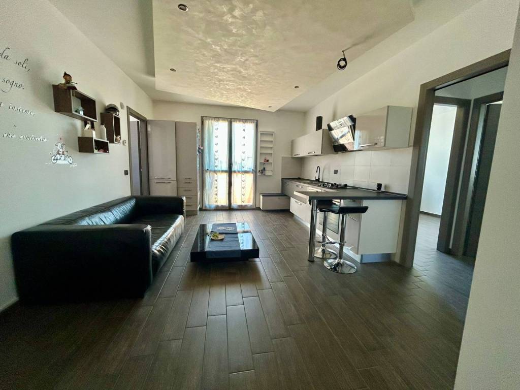 Appartamento a Cairate in VIA DE AMICIS, 43 - Foto 5