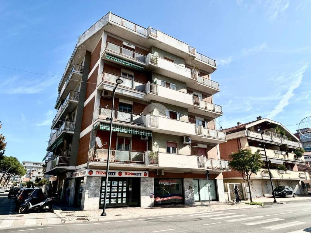 Appartamento a Pescara in VIA C. DE MEIS, 4 - Foto 2