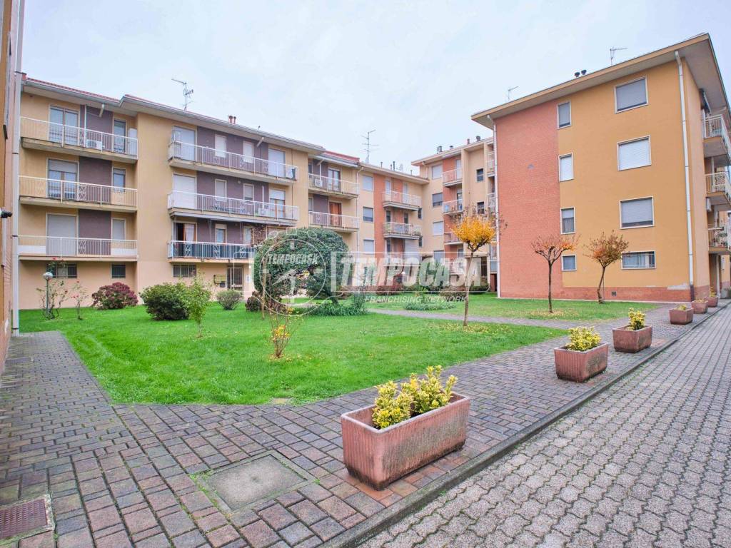 Appartamento a Cameri in Via Silvio Pellico - Foto 2