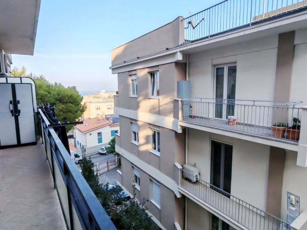 Appartamento a Falconara marittima in Via Cipriani - Foto 3