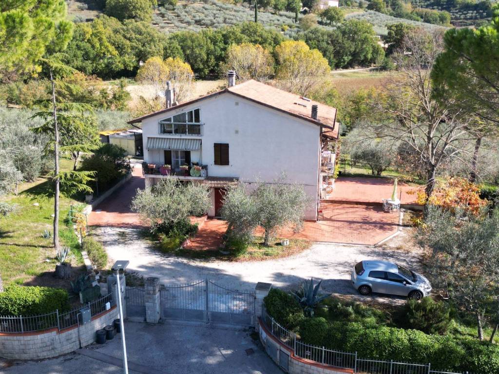 Villa a Assisi in Via della Pineta - Foto 2