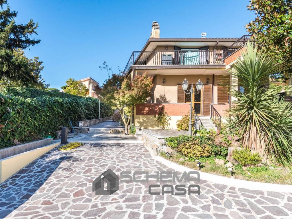 Villa a Grottaferrata in Via Francesco Consoli, 2 - Foto 2