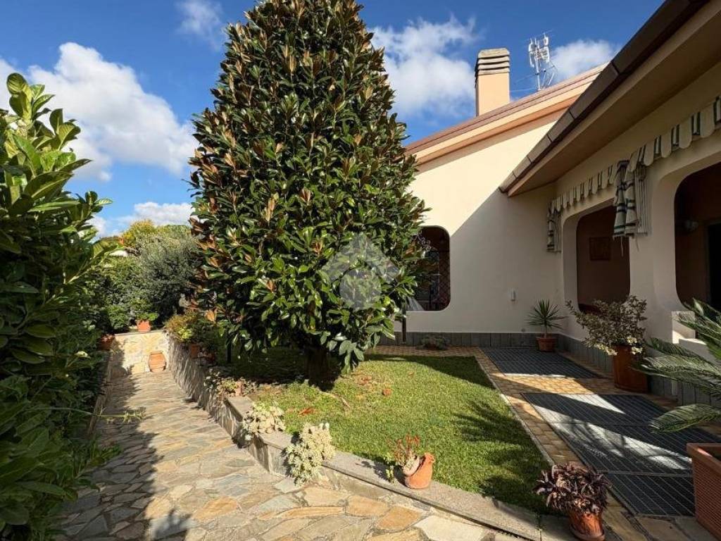 Villa a Albano laziale in Via moricone, 37 - Foto 5