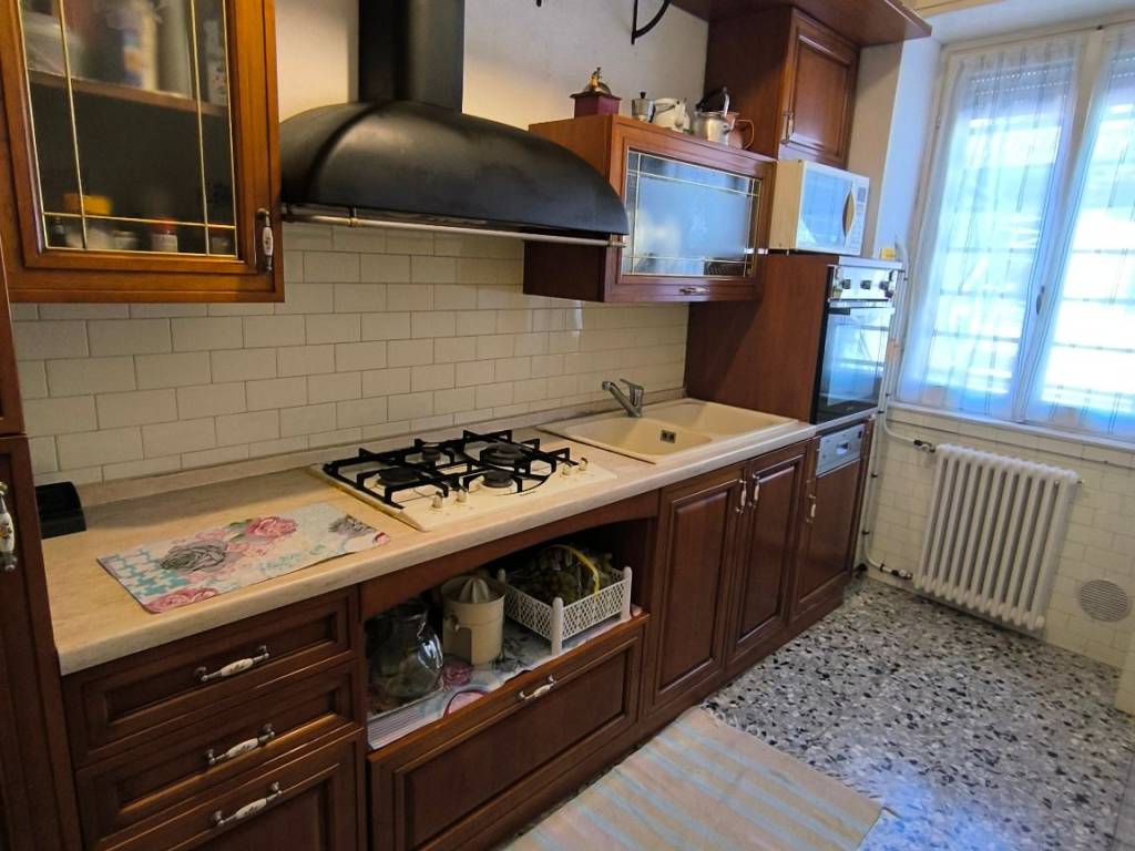 Casa indipendente a Valbrona in Piazza Alla Chiesa, 1 - Foto 2