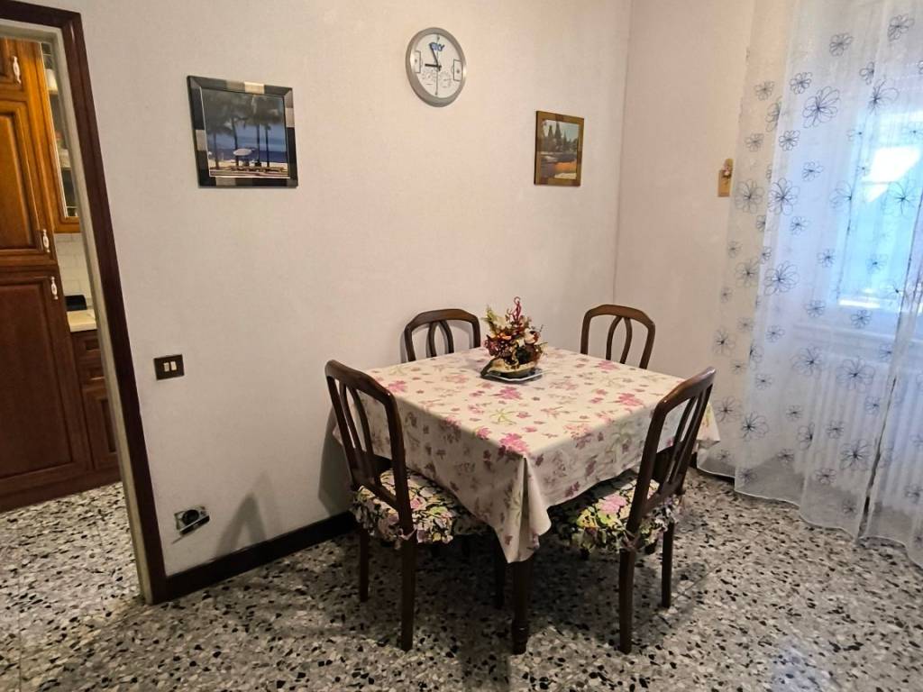 Casa indipendente a Valbrona in Piazza Alla Chiesa, 1 - Foto 3