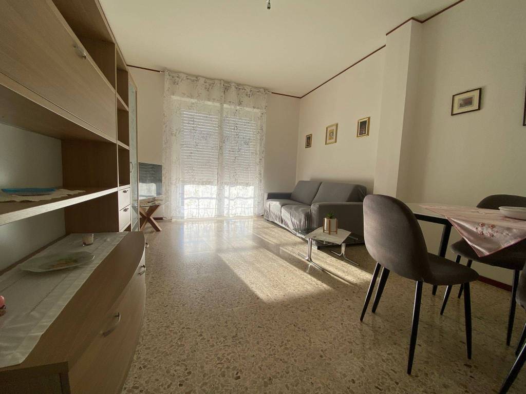 Appartamento a Arona in Via Vittorio Veneto - Foto 2