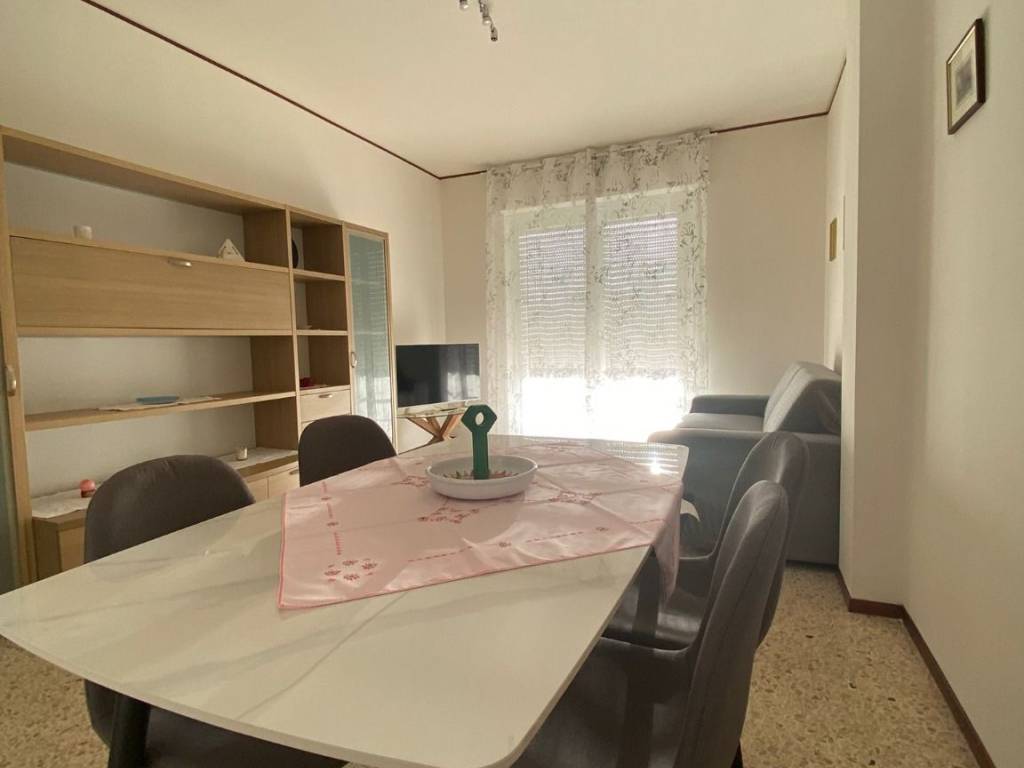 Appartamento a Arona in Via Vittorio Veneto - Foto 3