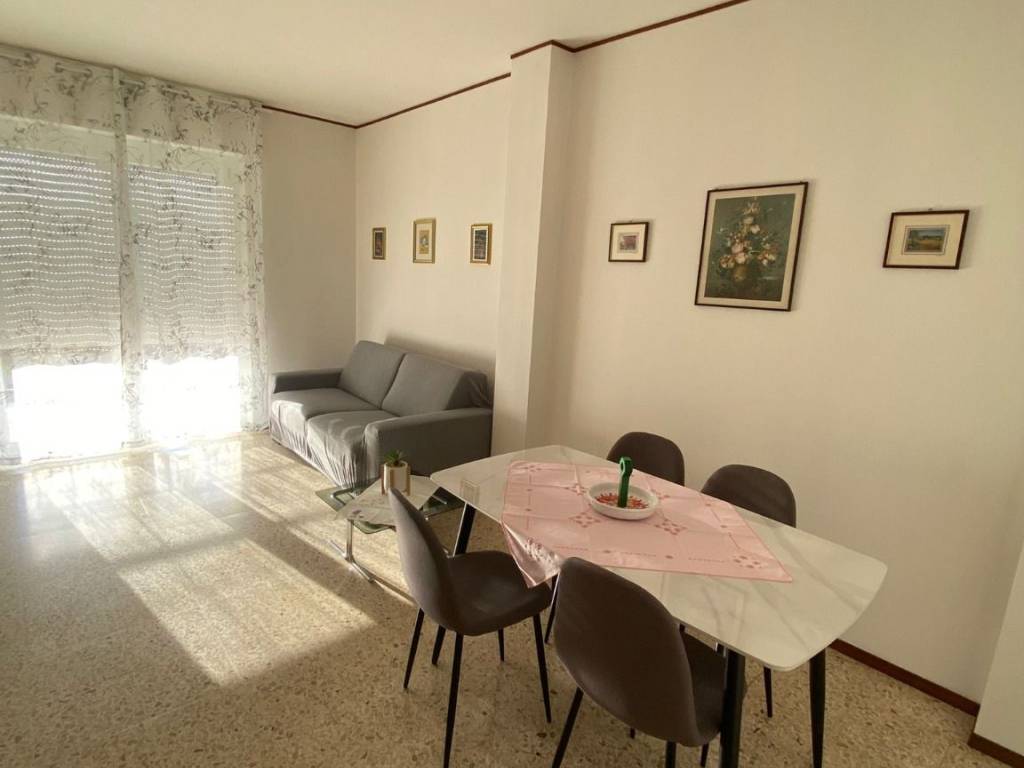Appartamento a Arona in Via Vittorio Veneto - Foto 5