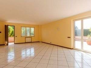 Villa a Aci catena in Via Giacomo Leopardi - Foto 4