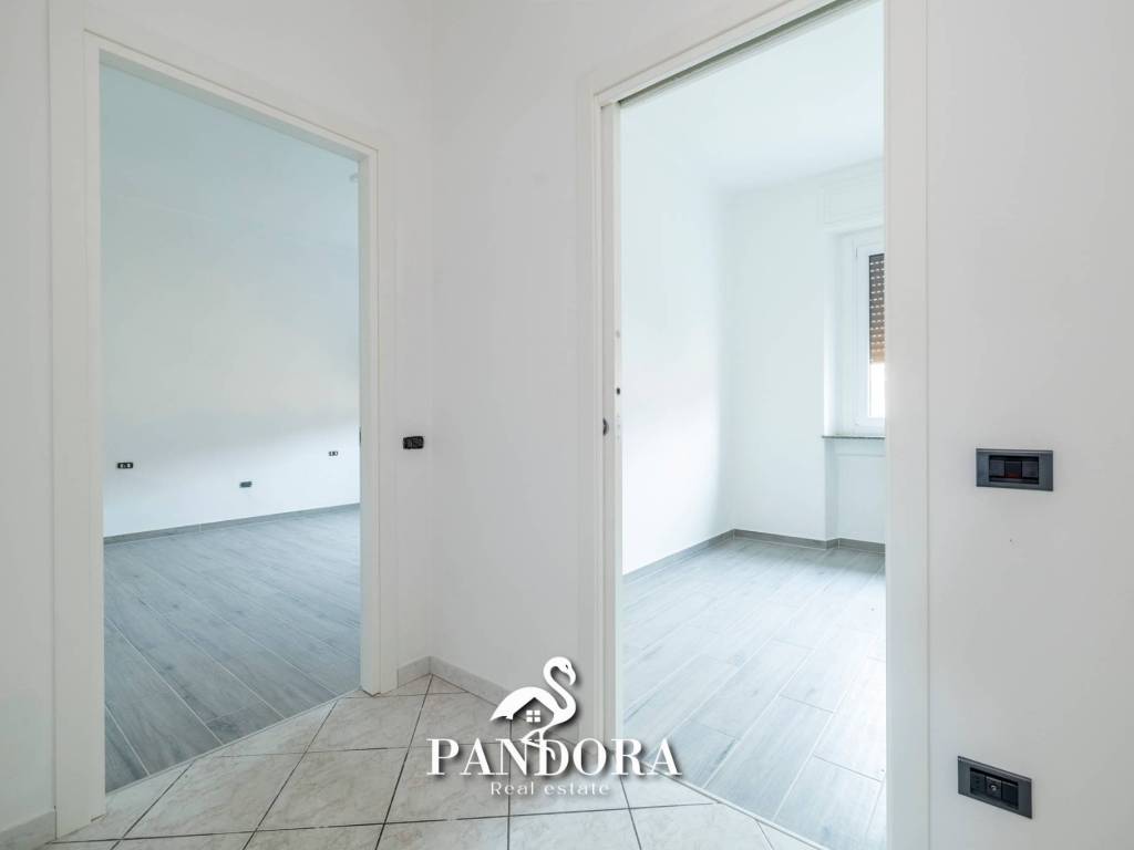 Appartamento a Gallarate in Via Pegoraro, 51 - Foto 2