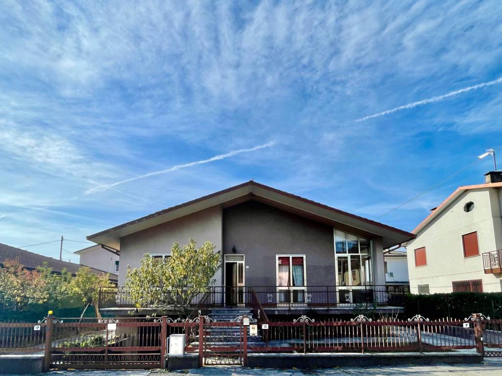 Casa indipendente a Montecchio maggiore in via Liguria, 10 - Foto 3