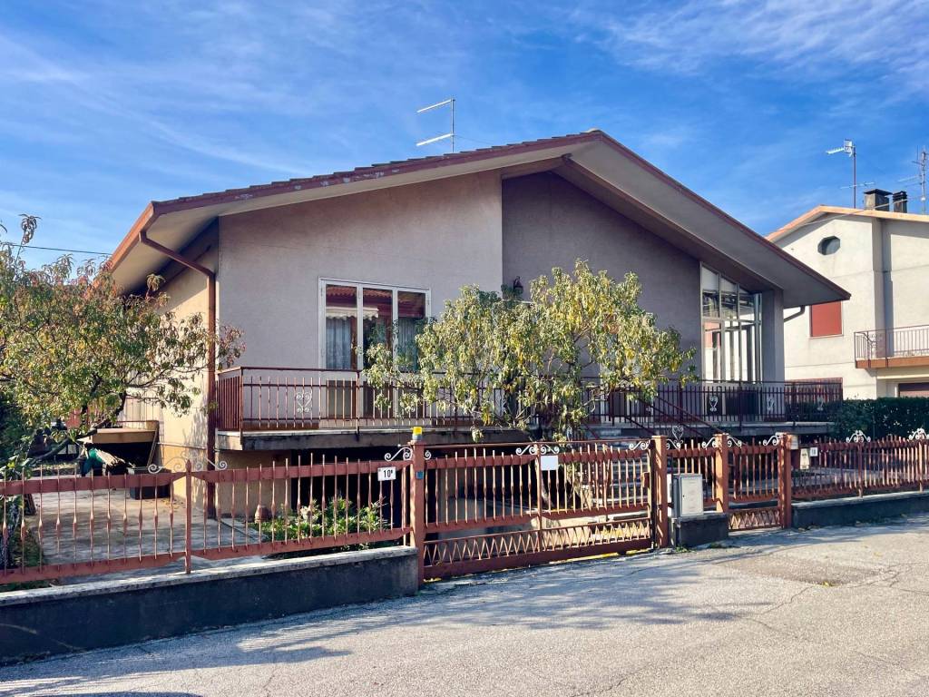 Casa indipendente a Montecchio maggiore in via Liguria, 10 - Foto 4