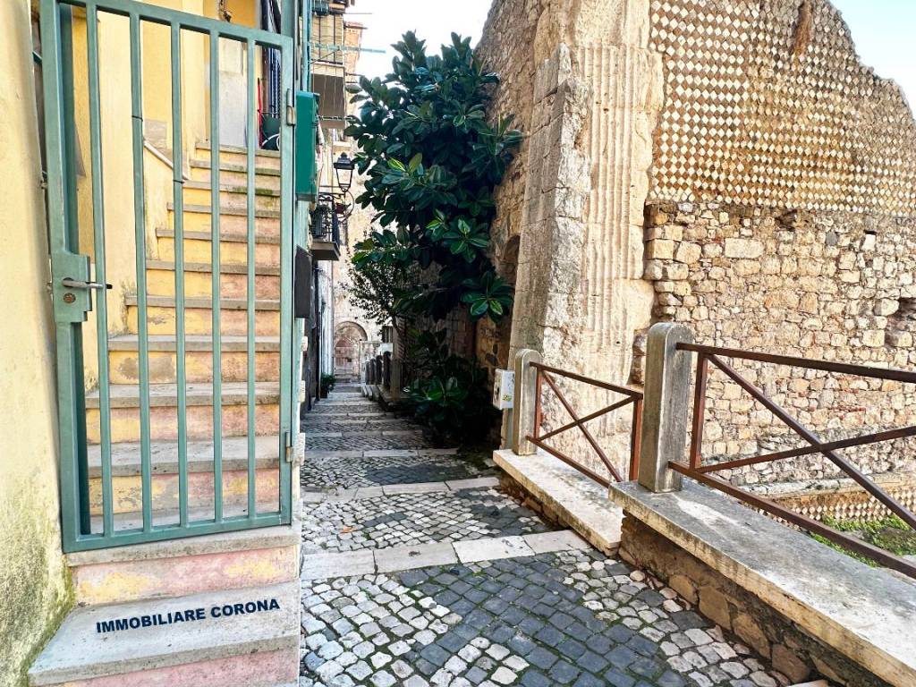 Appartamento a Terracina in Via Porta Nova - Foto 2