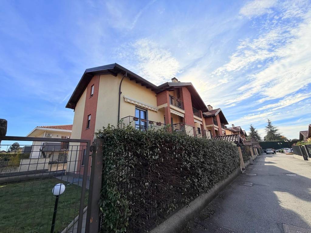 Appartamento a Lonate pozzolo in Via Antonio da Lonate - Foto 2