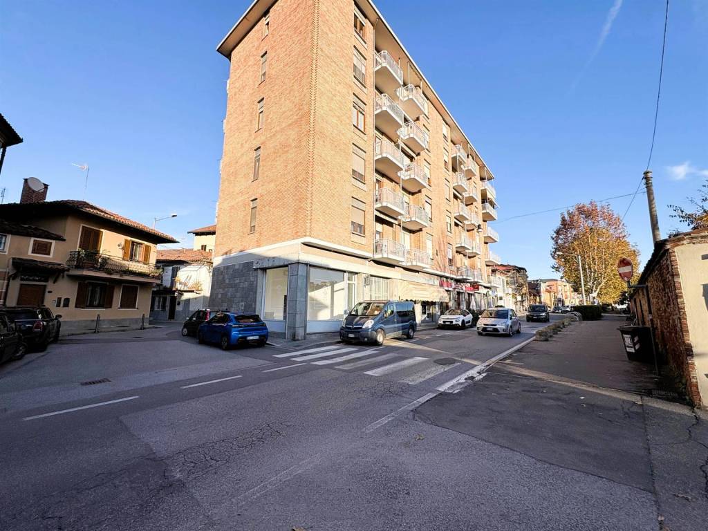 Appartamento a Chieri in Via Vittorio Emanuele, 11 - Foto 2
