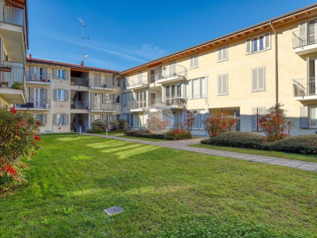 Appartamento a Somma lombardo in Corso Europa, 4 - Foto 2