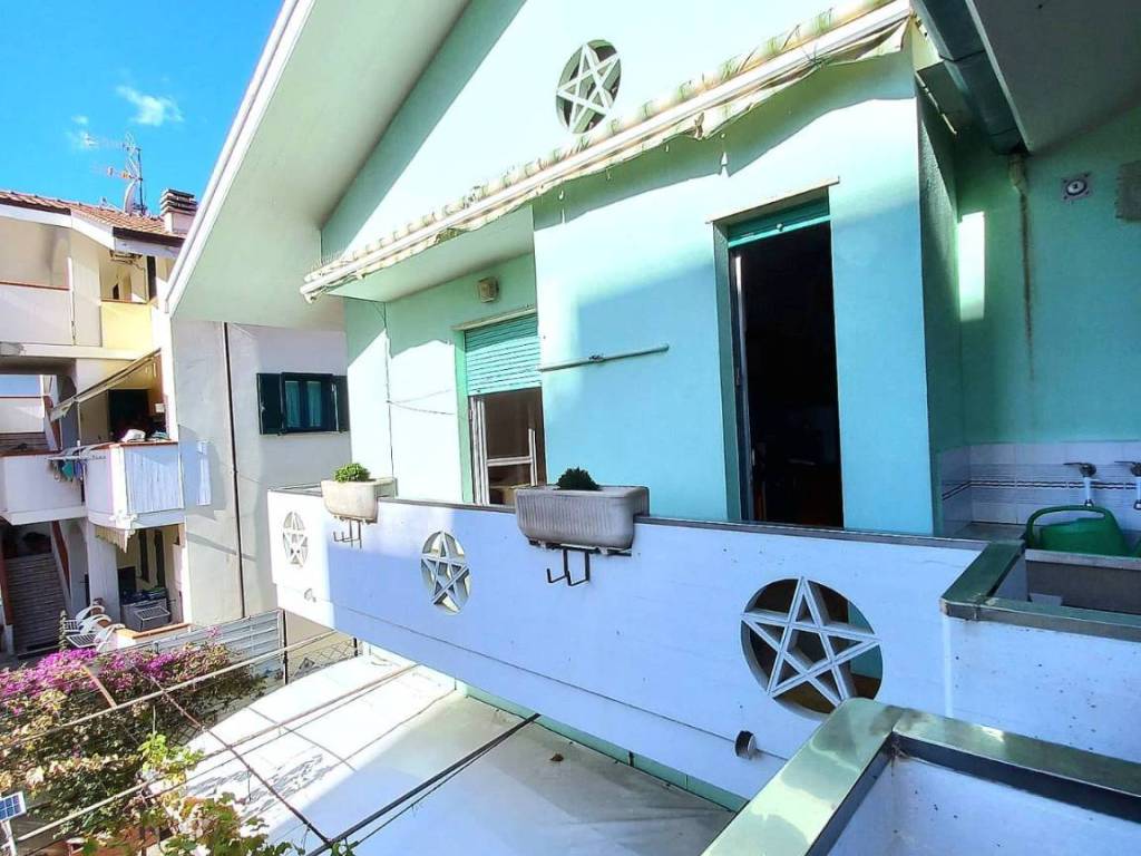 Villa a Tortoreto in Via Corsica - 4° fila - 150 mt. dal mare - Foto 2