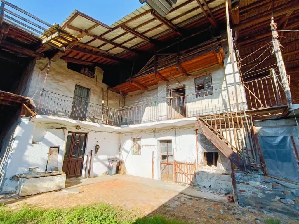 Casa indipendente a Ciriè in Via Clemente Macario, 15 - Foto 2