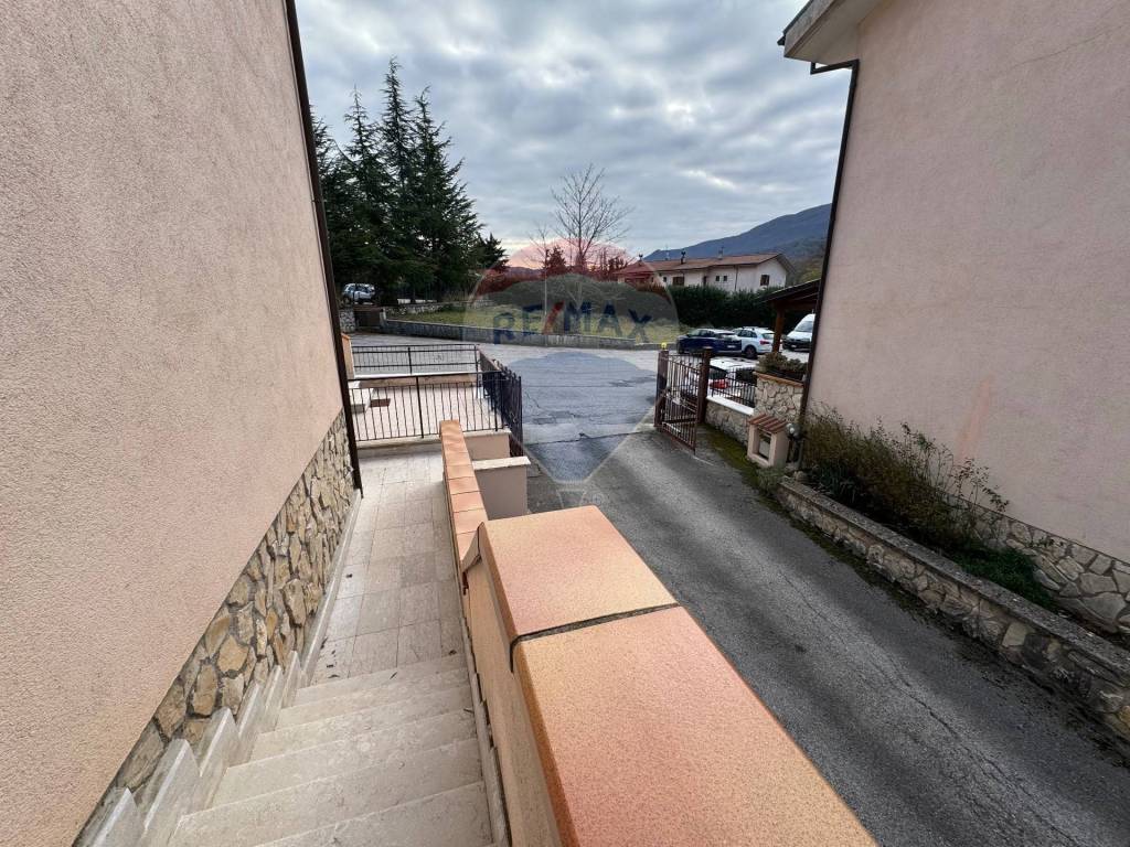 Appartamento a Villetta barrea in Via del Lago - Foto 4