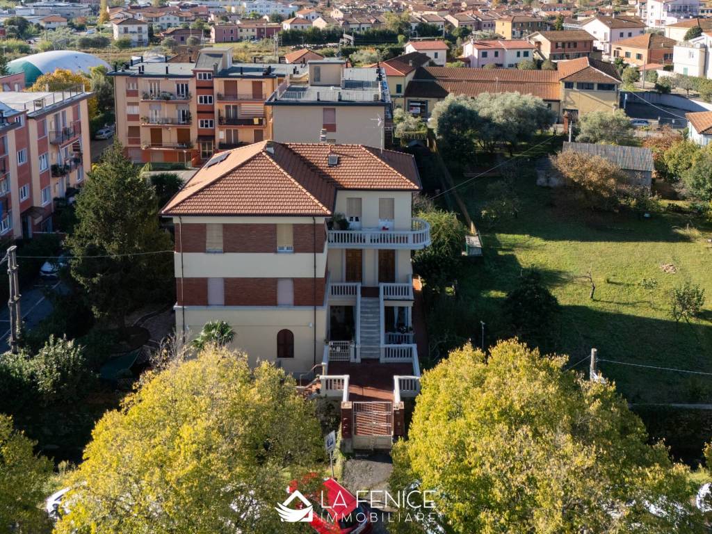 Appartamento a Sarzana in Viale Giuseppe Mazzini, 14 - Foto 2