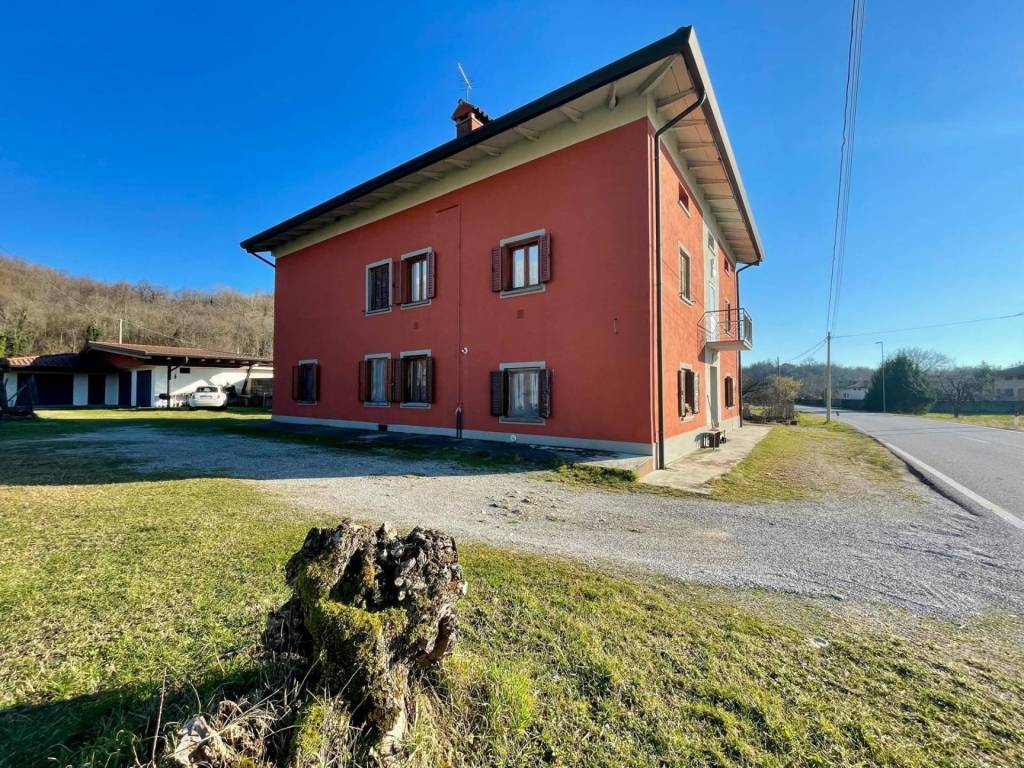 Villa a Artegna in Via Gemona, 22 - Foto 2