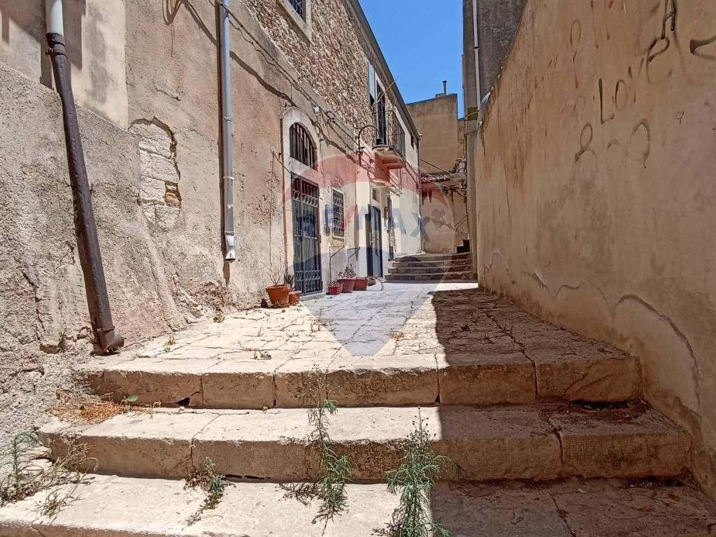 Casa indipendente a Chiaramonte gulfi in Via Sebastiano Di Pasquale - Foto 5