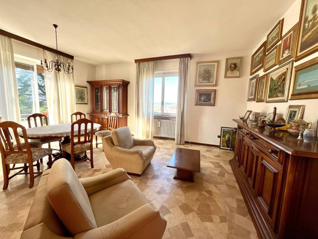 Villa a Besozzo in Via G. Rebuschini, 81 - Foto 2