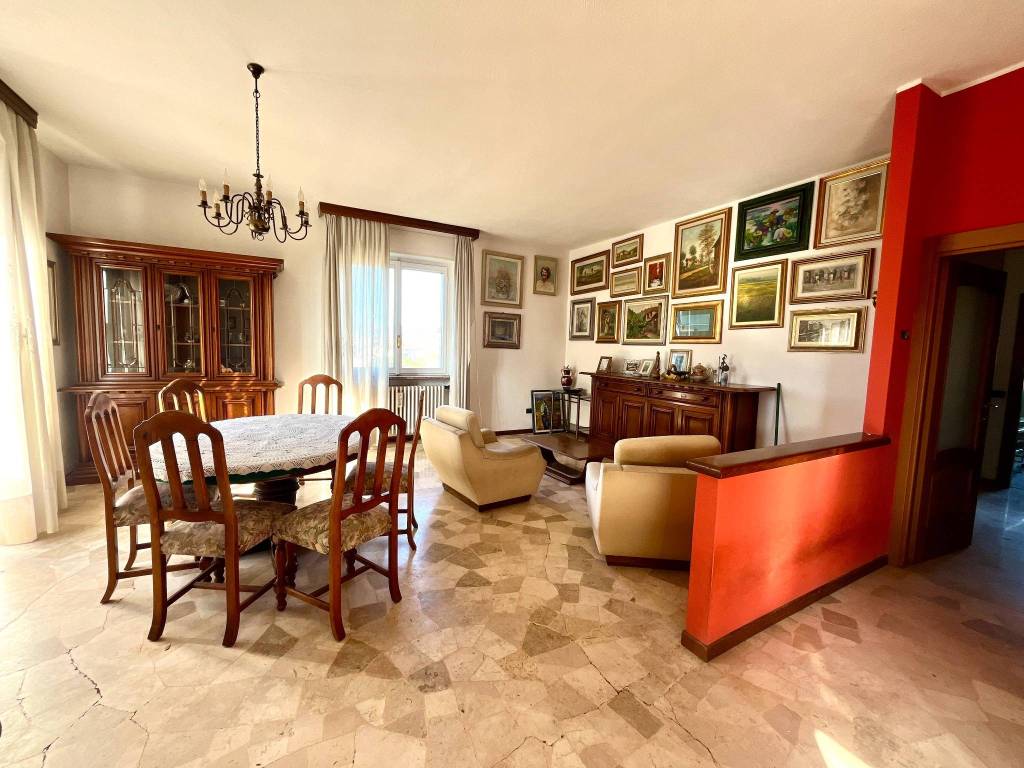 Villa a Besozzo in Via G. Rebuschini, 81 - Foto 3