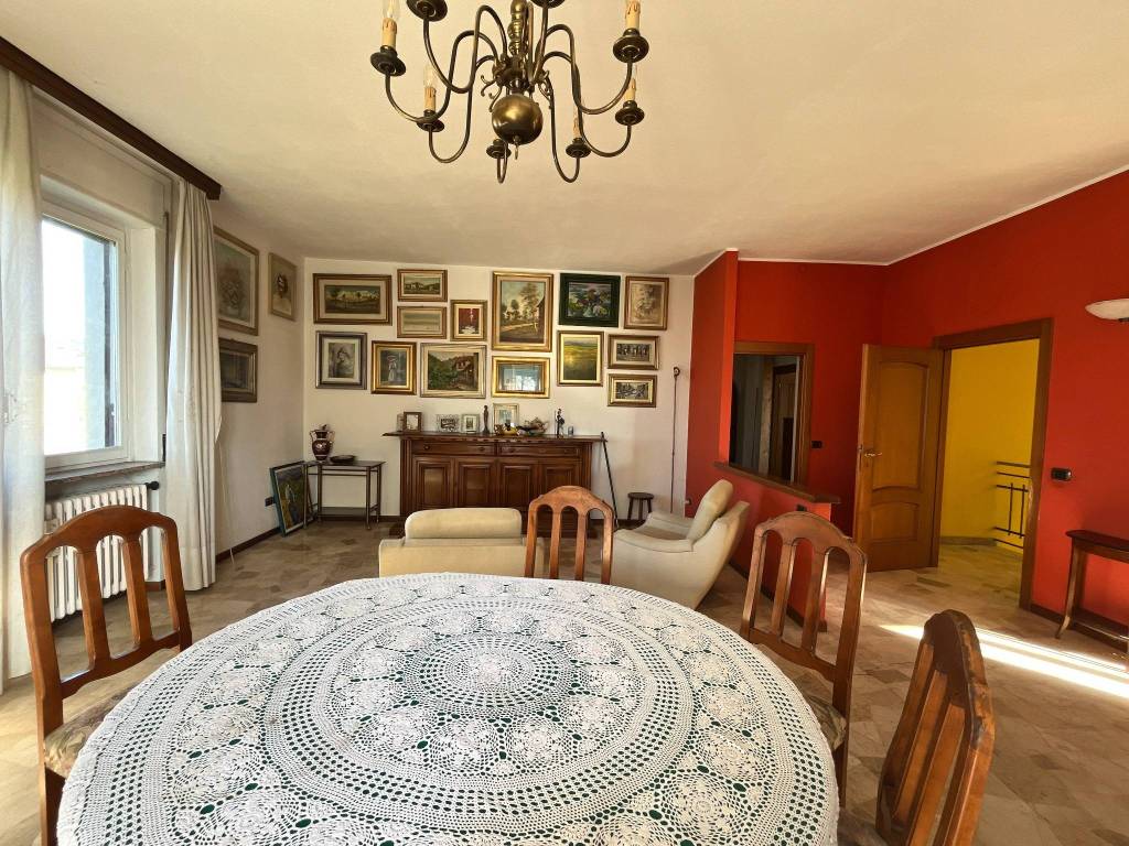 Villa a Besozzo in Via G. Rebuschini, 81 - Foto 4