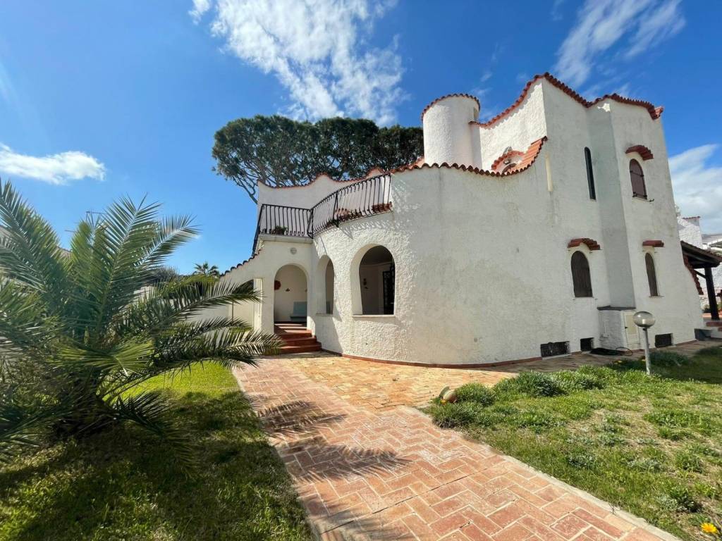 Villa a Terracina in Via Priamo - Foto 2