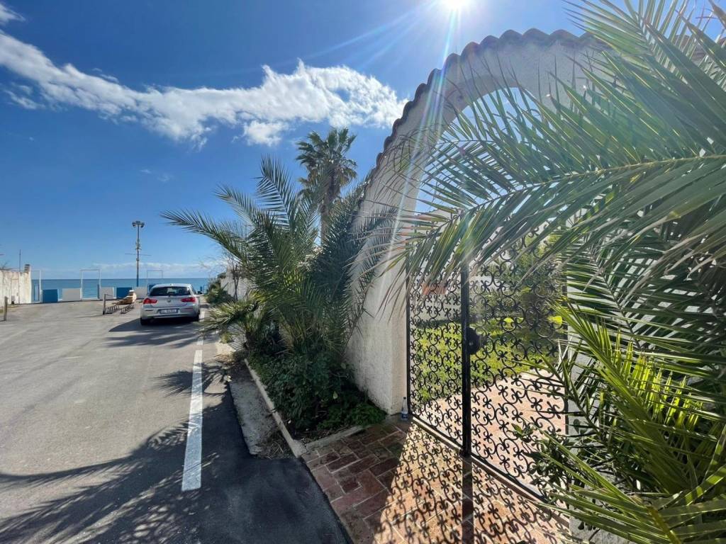 Villa a Terracina in Via Priamo - Foto 3