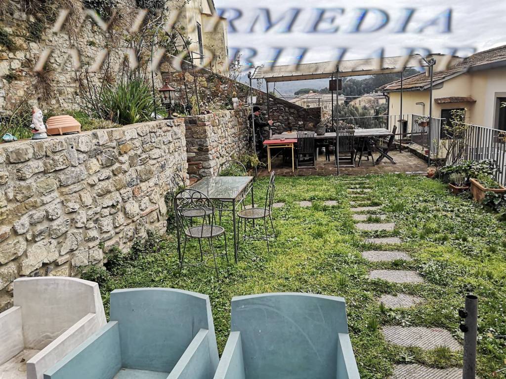 Casa indipendente a Bucine in Via Roma - Foto 2